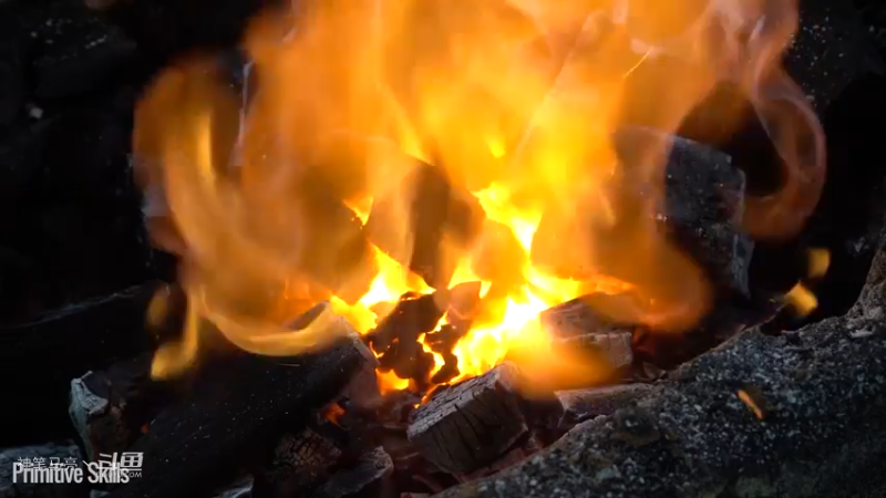 E64锻造农具十八班兵器4装备毕业【真人我的世界-空手发展-单人炼铁】