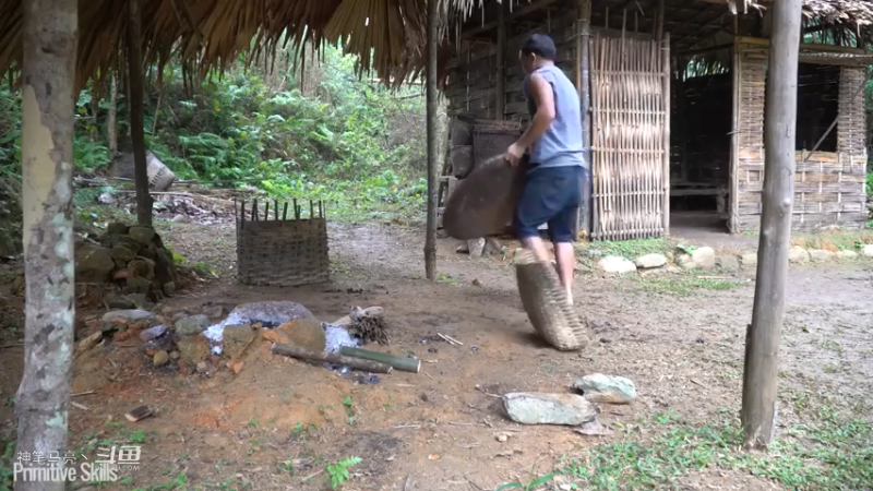 E61打铁！打一把40米的大菜刀3【真人我的世界-空手发展-单人炼铁】