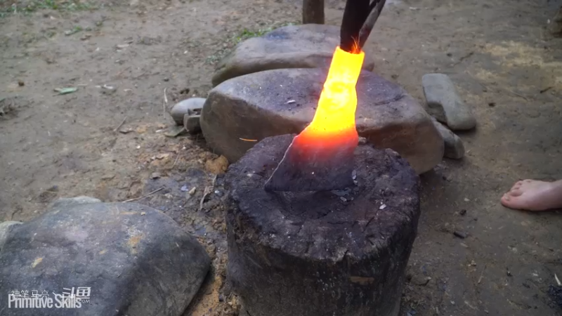 E67锻造锄头种植玉米10【真人我的世界-空手发展-单人炼铁】