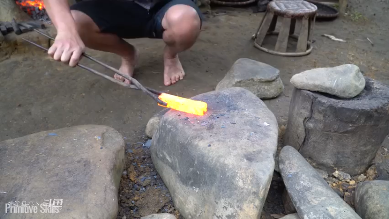 E66新手村斧头终于退休2锻造大斧【真人我的世界-空手发展-单人炼铁】