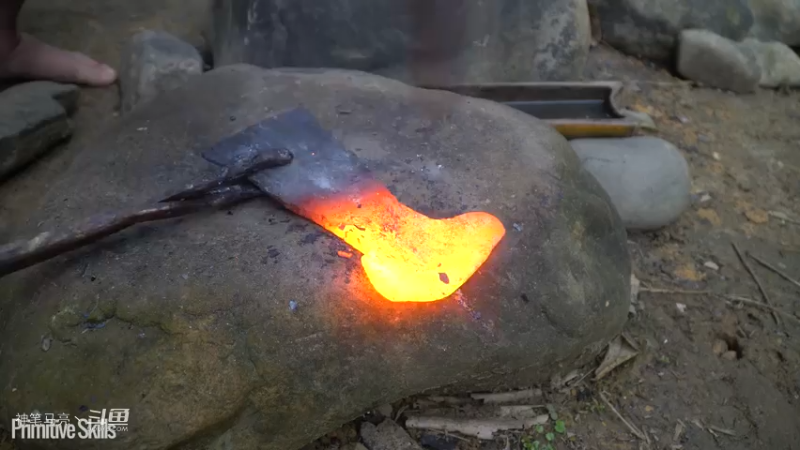 E67锻造锄头种植玉米8【真人我的世界-空手发展-单人炼铁】