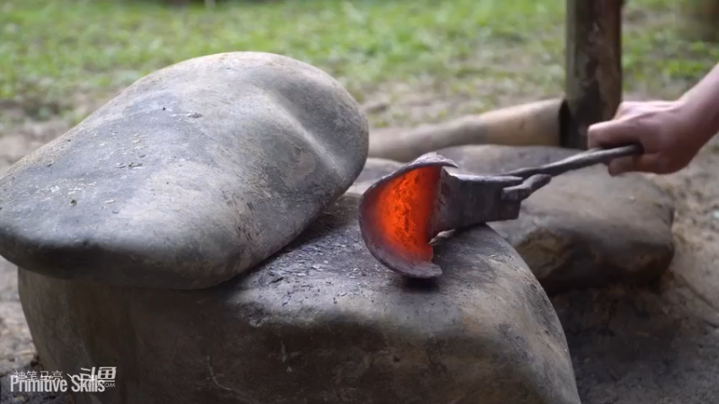 E64锻造农具十八班兵器10装备毕业【真人我的世界-空手发展-单人炼铁】