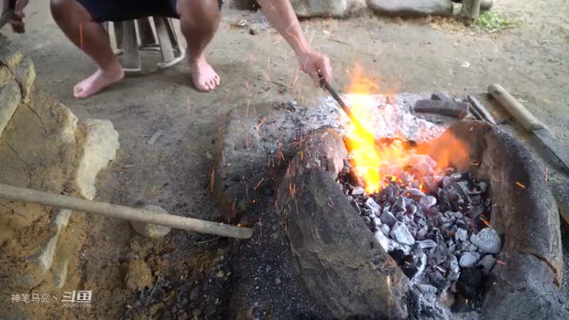 E64锻造农具十八班兵器7装备毕业【真人我的世界-空手发展-单人炼铁】