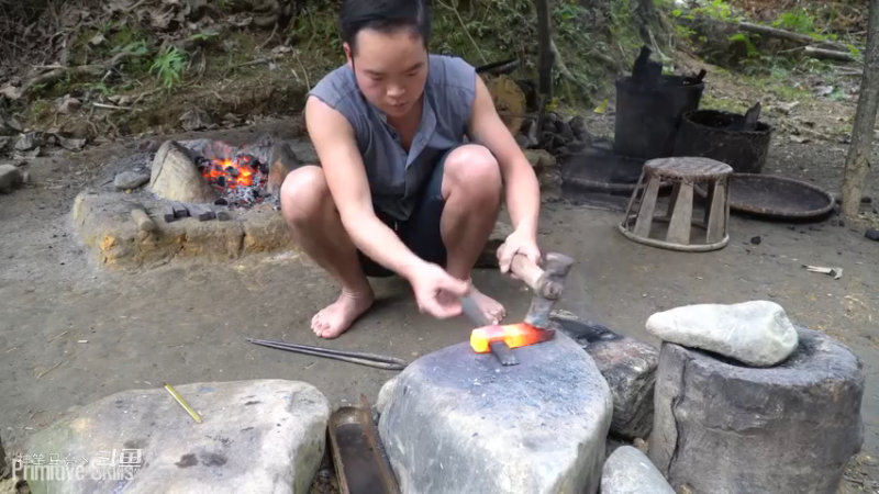 E66新手村斧头终于退休8锻造大斧【真人我的世界-空手发展-单人炼铁】