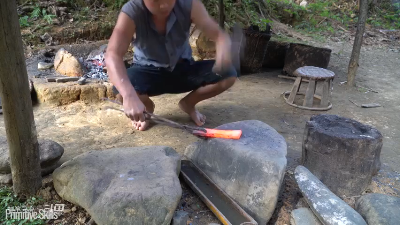 E67锻造锄头种植玉米6【真人我的世界-空手发展-单人炼铁】