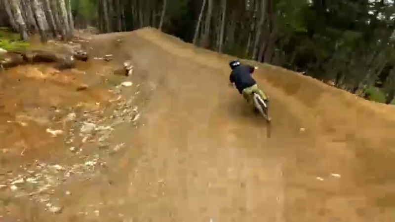 极限运动 自行车 山路