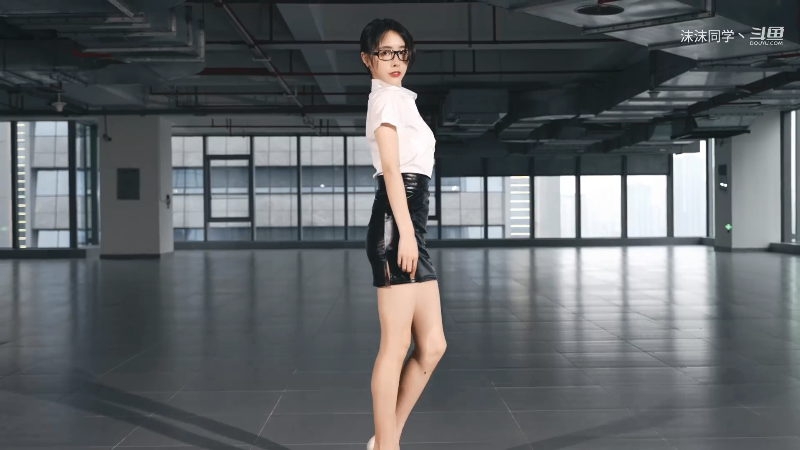 我在斗鱼看沫沫同学丶直播舞蹈