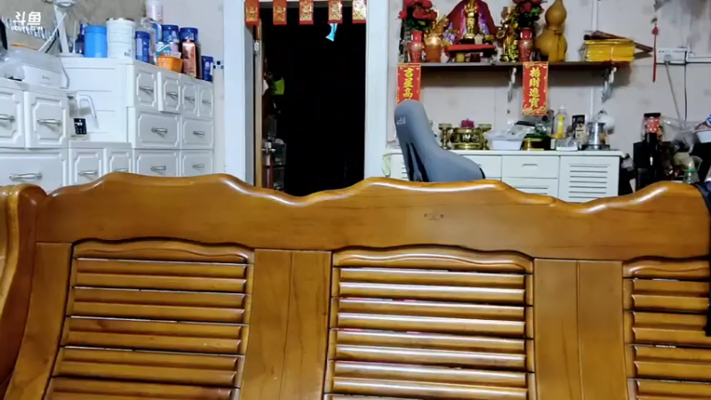 【2021-07-15 18点场】小泰一泰国户外一：失踪人口回归~!泰国咖喱螃 好吃 好吃！