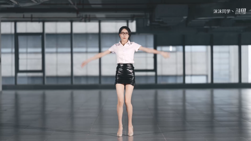 我在斗鱼看沫沫同学丶直播舞蹈