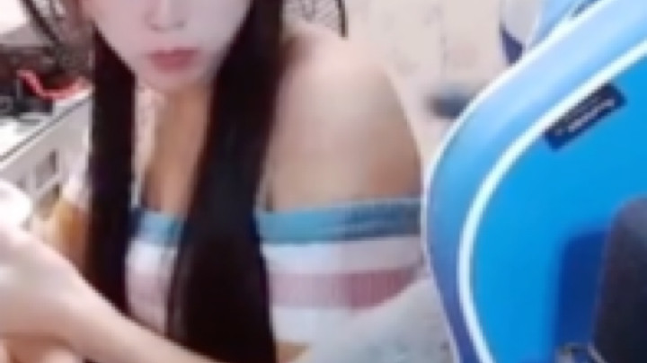 随叫随到的猫咪
爱了爱了
还会要亲亲