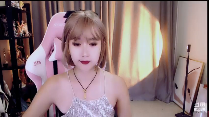 【2021-07-19 20点场】哈尼九：有一个美女在直播