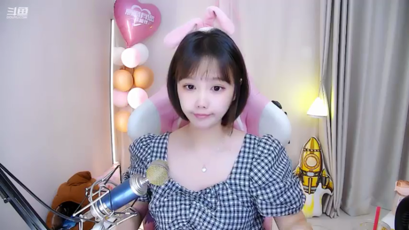 【2021-07-16 20点场】欣小菜：【有车位】萌妹上分如喝水！