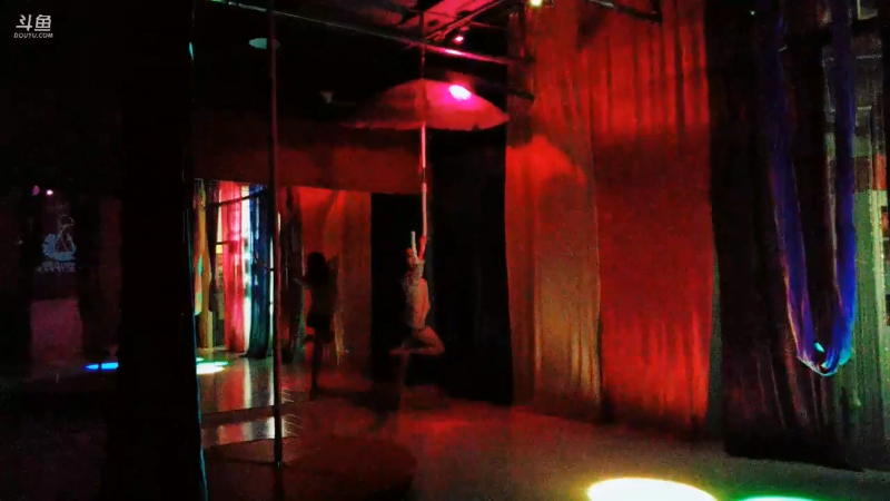 我在斗鱼看沫沫同学丶直播舞蹈