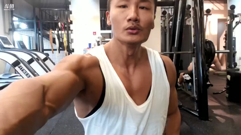 【2021-07-20 17点场】黑人毅：晚上去吃个最好吃的鸡公煲