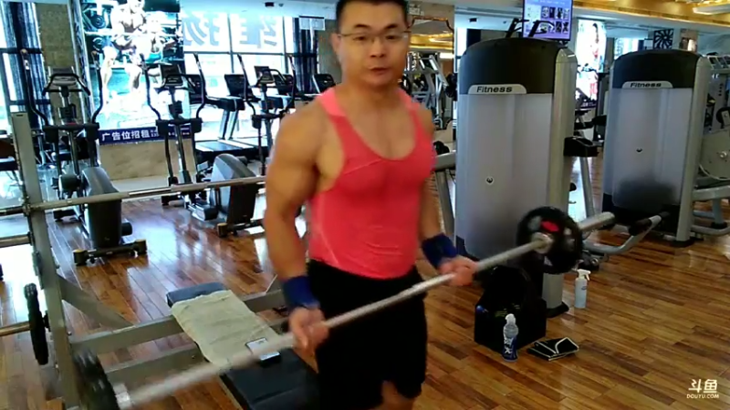 手臂练大一厘米是这样子。
