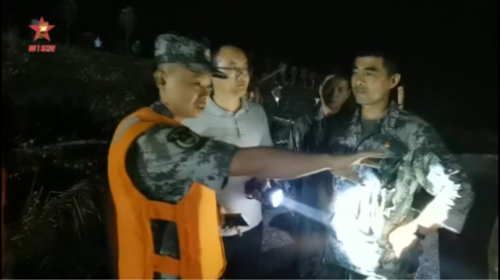 【第一军视】星夜驰援！陆军第83集团军某旅紧急出动 计划执行爆破分洪任务
