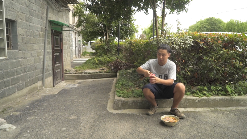 我在斗鱼看YESHI小哥直播美食