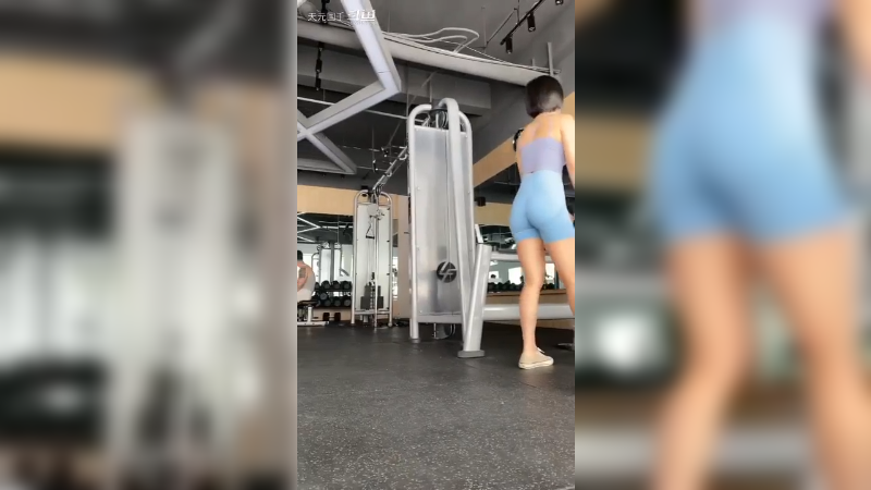 美女健身