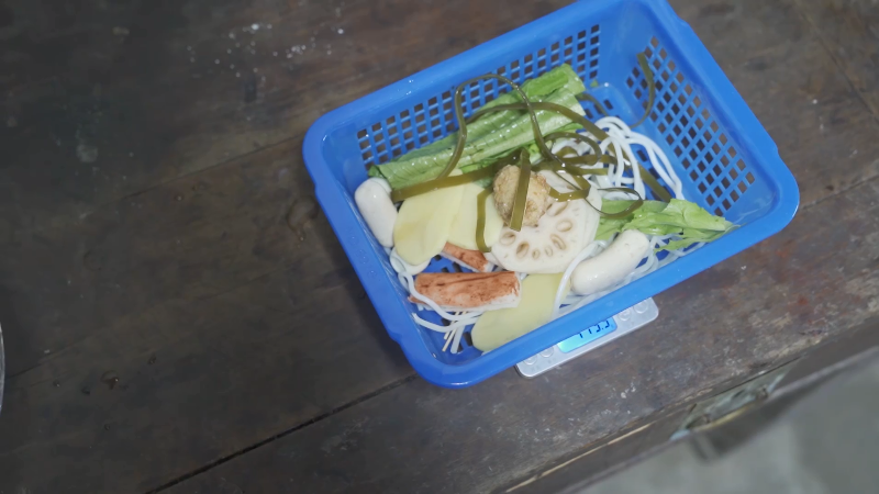 我在斗鱼看YESHI小哥直播美食