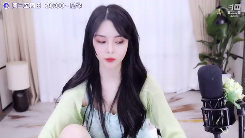 【2021-07-21 22点场】苏恩Olivia：苏恩 ；晚上好呀 肚子疼 今天打打游戏