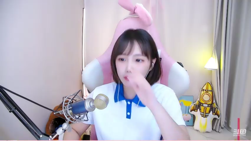 【2021-07-23 16点场】欣小菜：【有车位】萌妹上分如喝水！