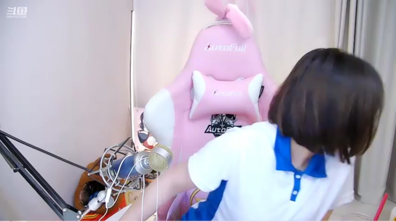 【2021-07-23 20点场】欣小菜：【有车位】萌妹上分如喝水！