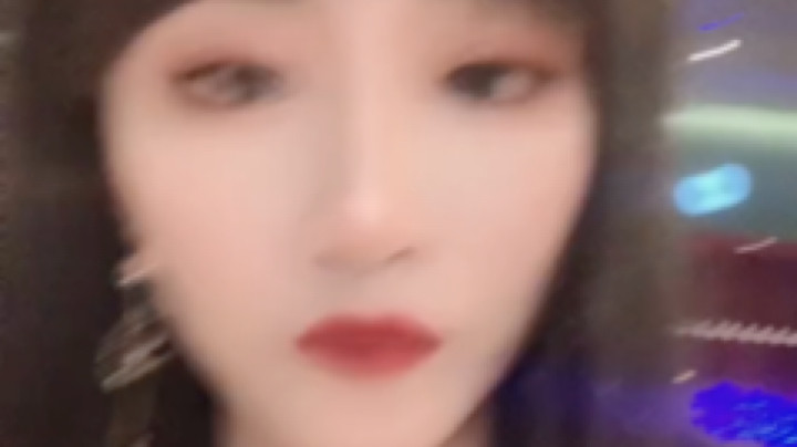还是黑发吧？