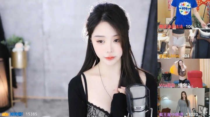 美女主播直播连麦表演跑步真好看