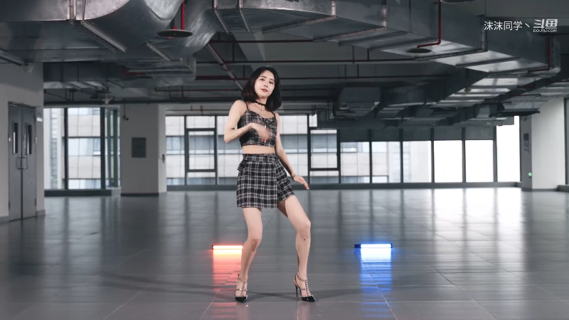 我在斗鱼看沫沫同学丶直播舞蹈