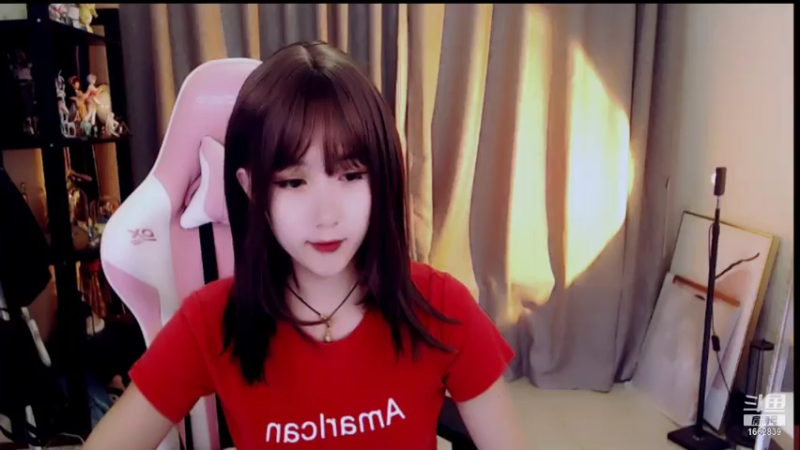 【2021-07-25 20点场】哈尼九：有一个美女在直播哦