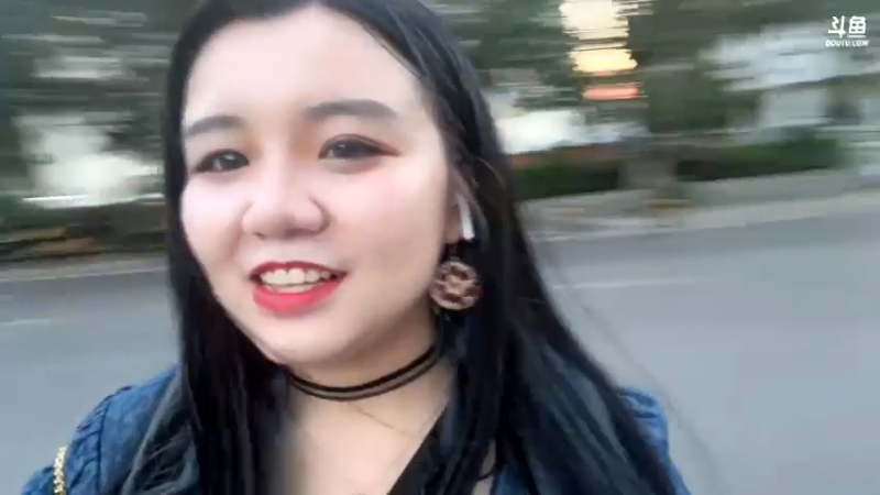 【2021-07-24 19点场】斗鱼校园直播间：串场锤妹儿你逛校园——武汉体育学院