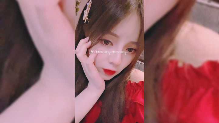 我真的挺适合穿红色的衣服。