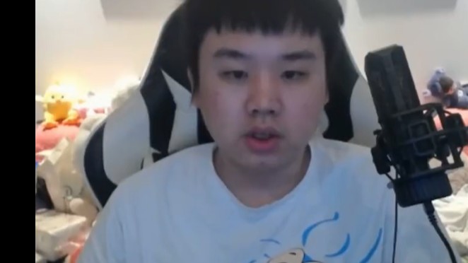 试了试上单塔姆 今晚玩玩打野塔姆