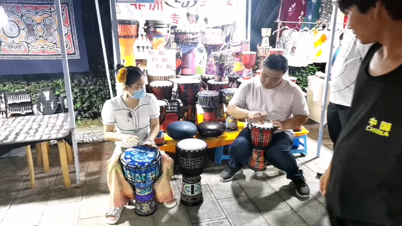 现场非洲手鼓教学。