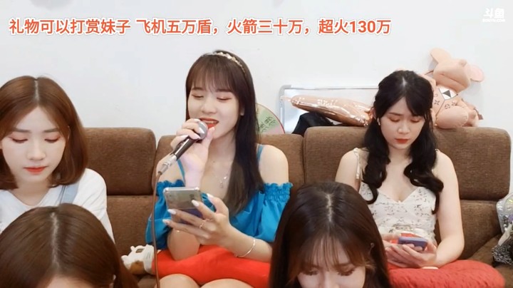 美女可爱多唱歌还挺好听的啊