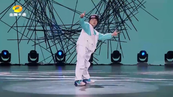 【跳舞吧少年·舞蹈纯享版】最酷舞者崔胜雨带来“地板舞”版《青春号角》