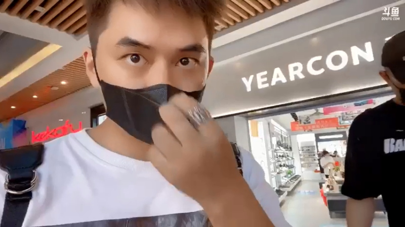 【2021-07-29 19点场】草莓：草莓：18:30逃脱吧 主播全员营救