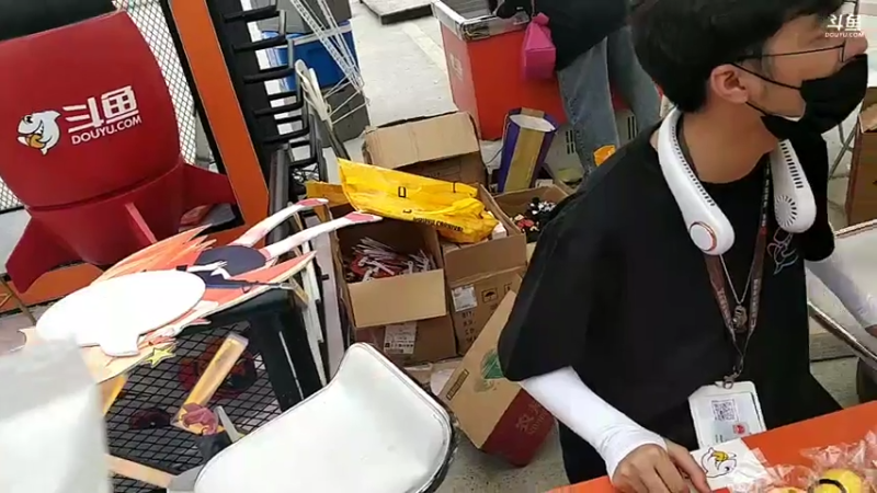 【2021-07-30 13点场】艺帝帝：出差中，送送荧光棒家人们，不定时户外