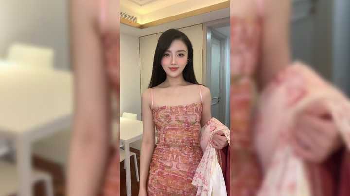 美女直播卖货挺好看的啊