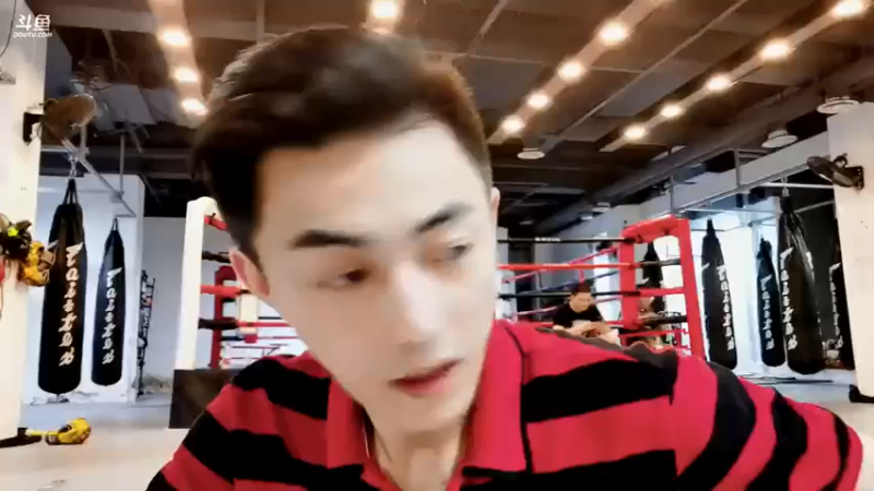 【2021-07-30 17点场】智勋勋勋勋：智勋：和三弟户外拳击！