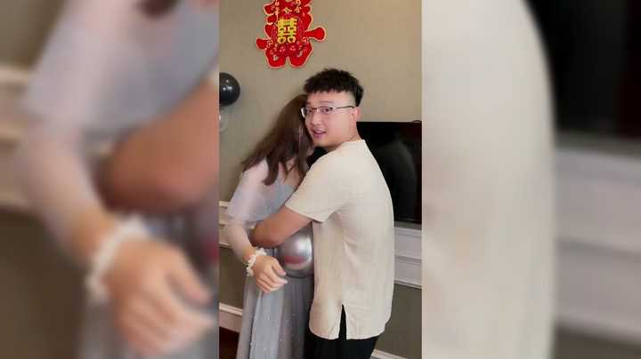 伴娘和伴郎玩游戏，真让人羡慕啊