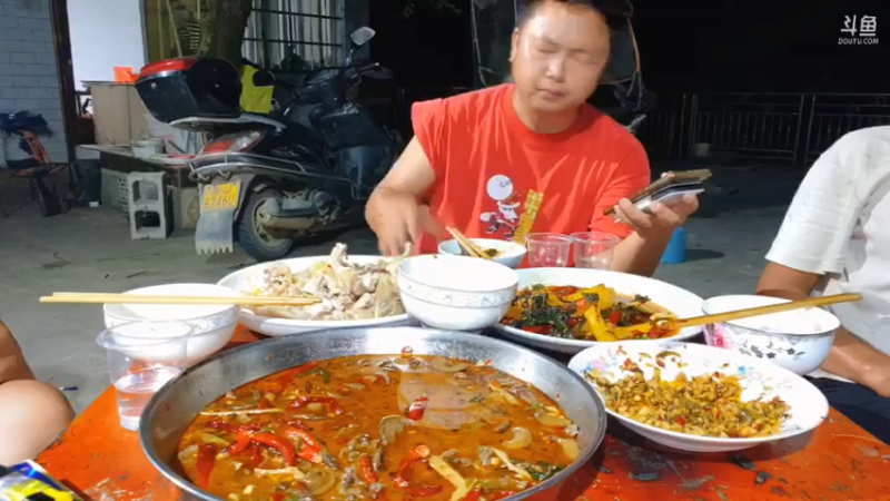 【2021-07-31 00点场】魅力生活i：晚上白切鸡盘龙