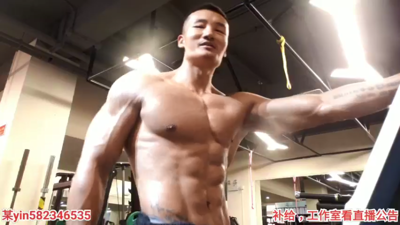 【2021-08-01 19点场】黑人毅：晚上约了个妹子一起直播