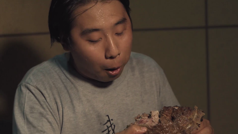 我在斗鱼看YESHI小哥直播美食