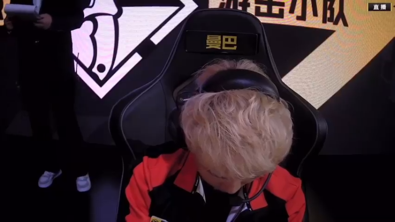 细节，滑铲再躲一波枪位