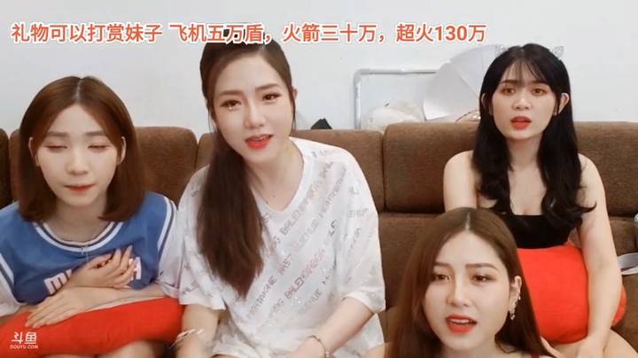 美女空姐演唱流行歌曲很好听，大海可爱啊