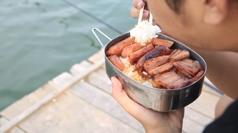 我在斗鱼看YESHI小哥直播美食