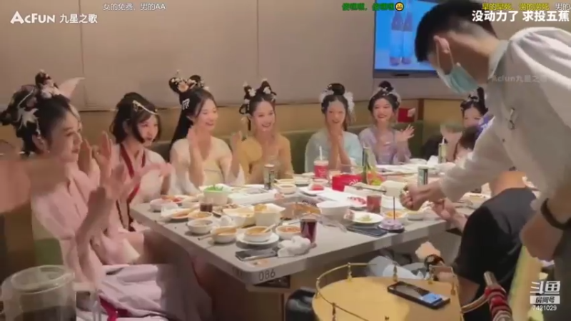 【2021-08-02 06点场】阿豪ei：冲个1000吧先。 7421029
