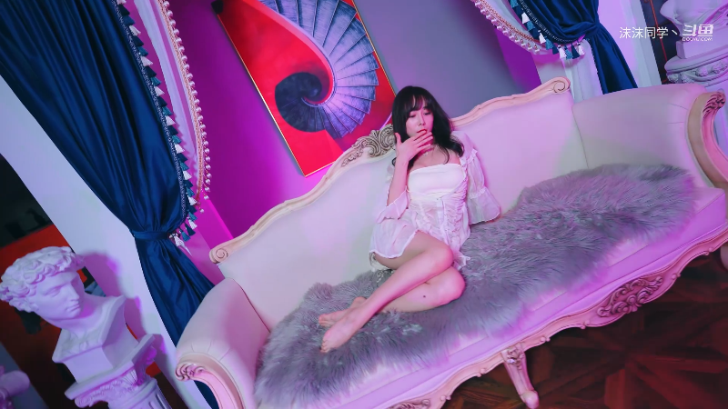 我在斗鱼看沫沫同学丶直播舞蹈