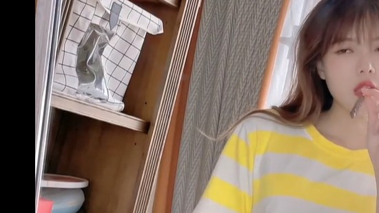 要有多幸运才能吻到我这样的美女啊